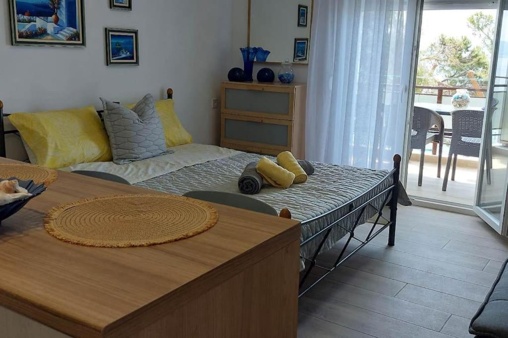 Sun & Sea : Seaside Apartment Malaki